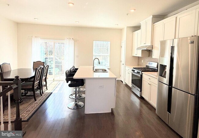 Building Photo - 132 Mulberry Dr