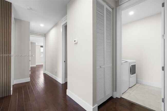 Building Photo - 7534 NW 98th Ave