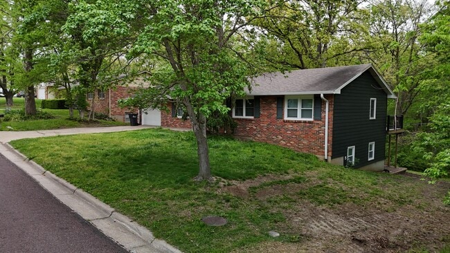 Building Photo - 3006 Lynnwood Dr