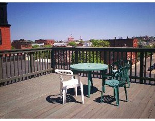 Building Photo - 105 W 4th St