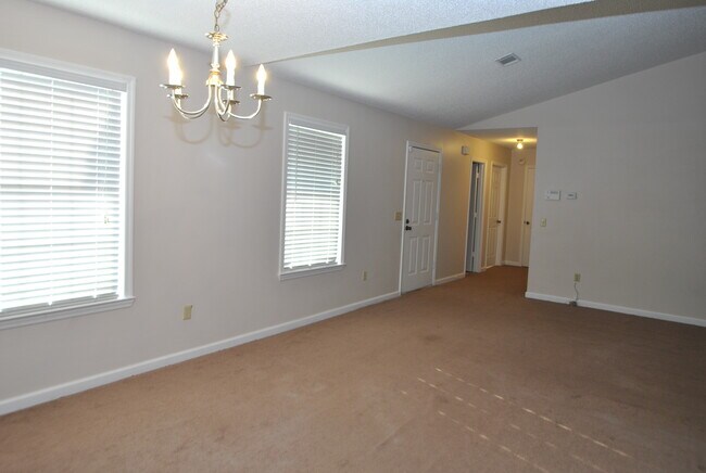 Building Photo - 1256 Chinook Way
