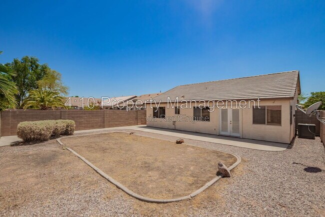 Building Photo - 30725 N Royal Oak Way