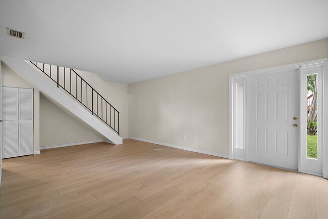 Building Photo - Beautiful Two-story condo 2bedrooms 2 bath...