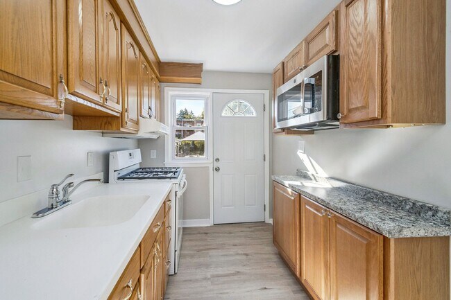 Building Photo - Beautiful Three-Bedroom in Dundalk