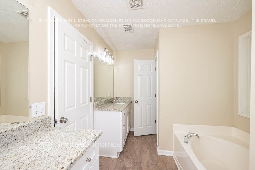 Building Photo - 2990 Lenora Springs Dr