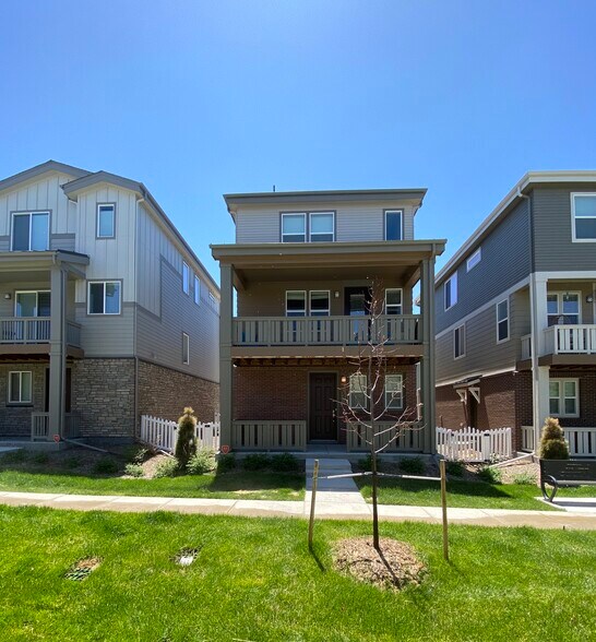 Primary Photo - 12713 E Dickenson Ave