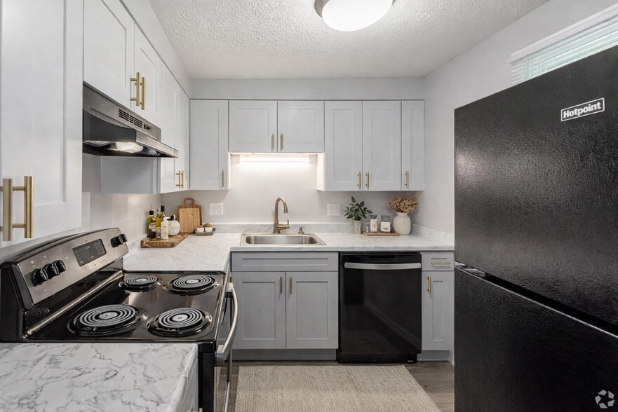 1BR, 1.5BA - Kitchen - Meadowview Apartments