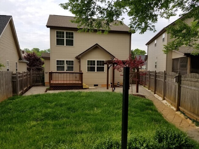 Building Photo - 9816 Thunderbolt Way