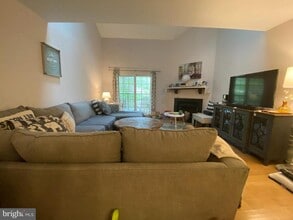 Building Photo - 240 Valley Stream Ln