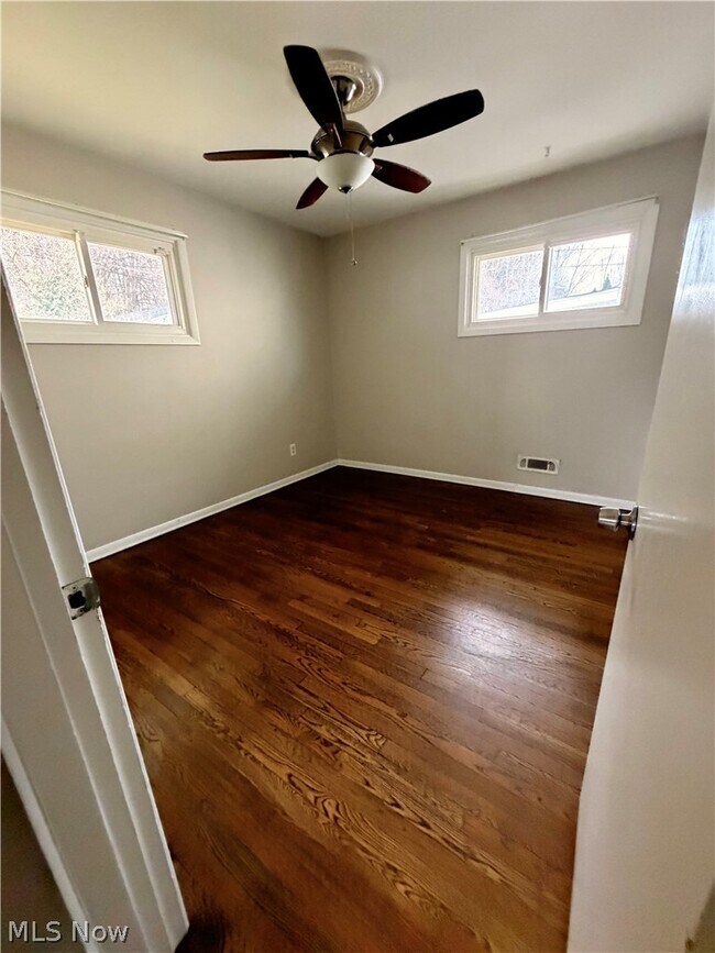 Building Photo - 3023 Torrington Ave