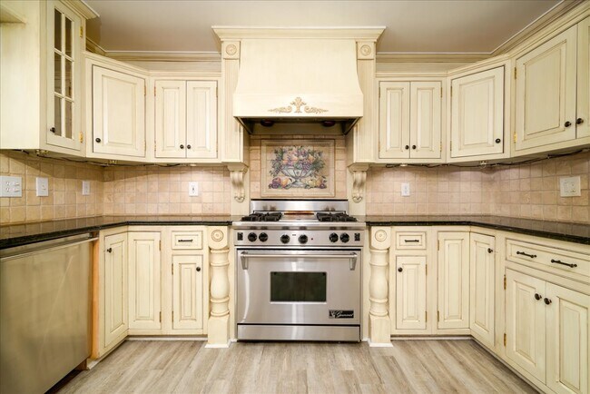Building Photo - 38291 River Park Dr