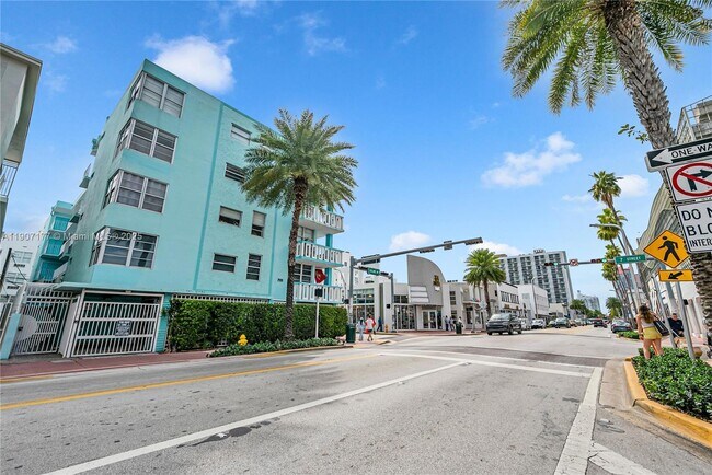 Building Photo - 701 Collins Ave