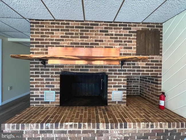 Building Photo - Beautiful 3bd 3bth contemporary A-framed home in the prestigious Eagle's Nest community.