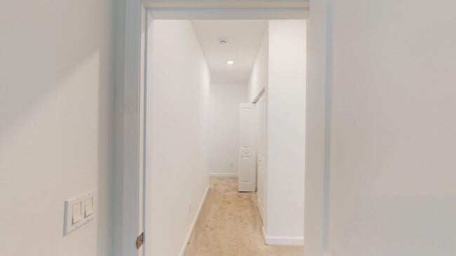 Building Photo - 4643 Hollister Ave