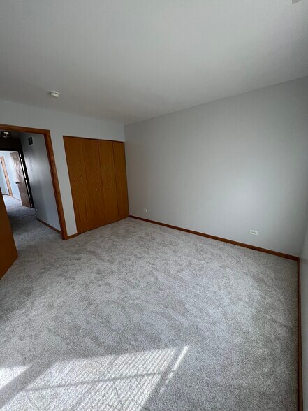 Building Photo - 1470 Millbrook Dr