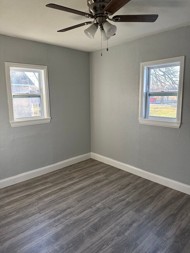 Building Photo - COMING SOON! Quaint & Cozy 2BR/1BA House in Baxter Springs