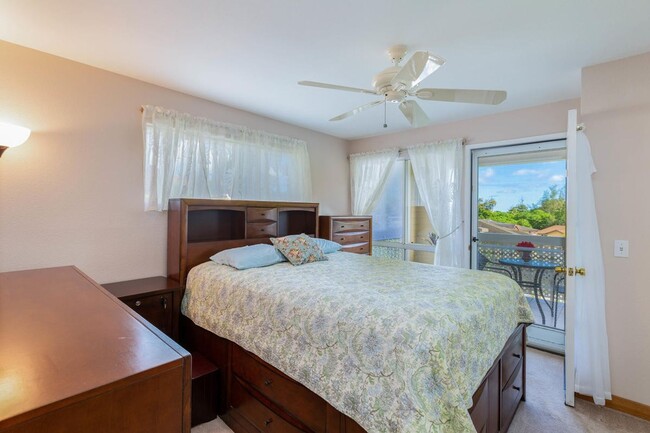 Building Photo - Upgraded and furnished 3 bedroom, 2 bath e...