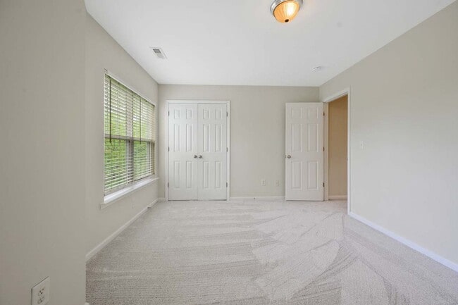 Building Photo - Beautiful 3 BR/2.5 Bath Home in Lyons Farm Community Durham!