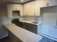Building Photo - 122 Elmwood Ave