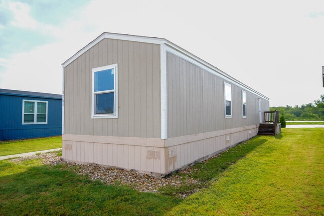 Building Photo - 2800 Halite Bend