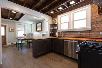 Building Photo - Hayes House