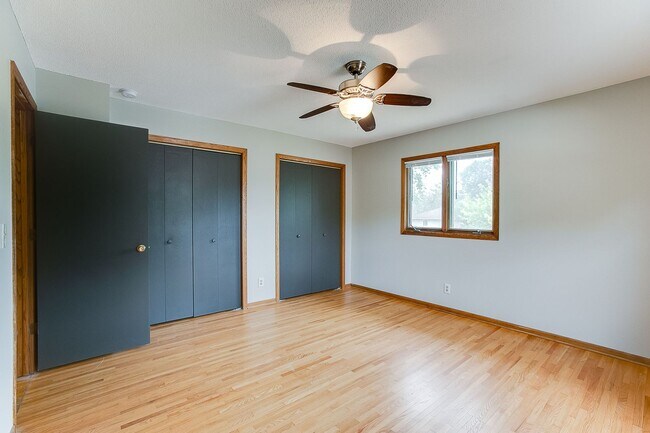 Building Photo - Updated 3 Bedroom Duplex in Battle Creek