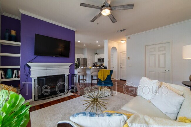 Building Photo - 860 N Orange Ave