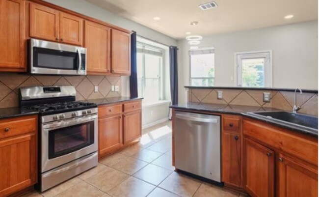 Building Photo - Stunning & Elegant Home in Forest Creek with Spacious Living & Prime Location