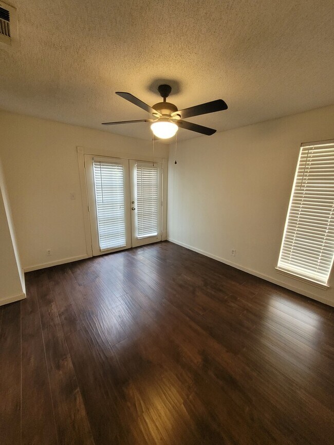 Building Photo - 1 bed 1 bath unit at Sagewood Condominums