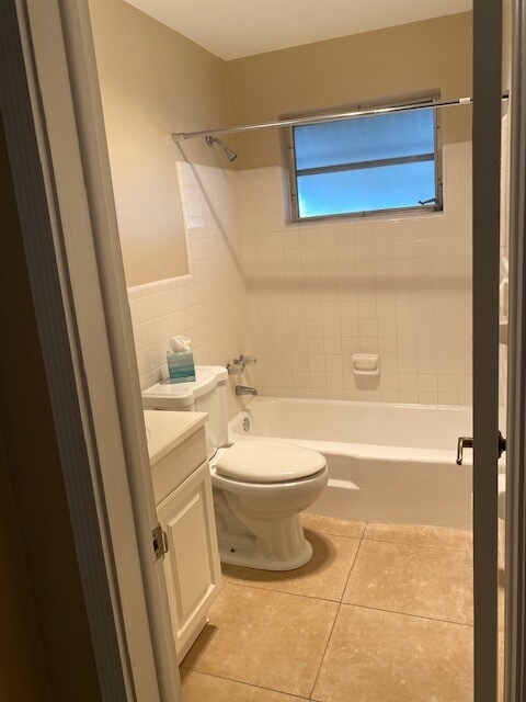 Building Photo - 1765 NE 45th St