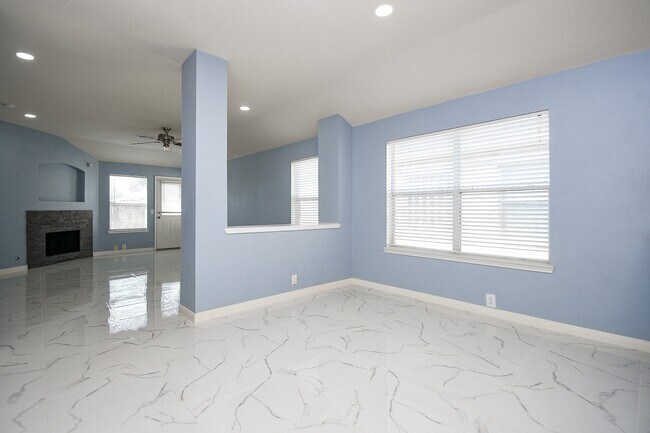 Building Photo - 6003 Baldwin Elm St