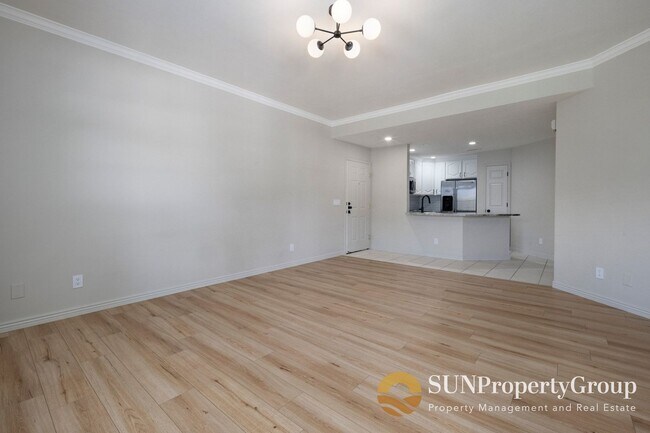 Building Photo - Luxury Condo In Desirable Salt Lake Community