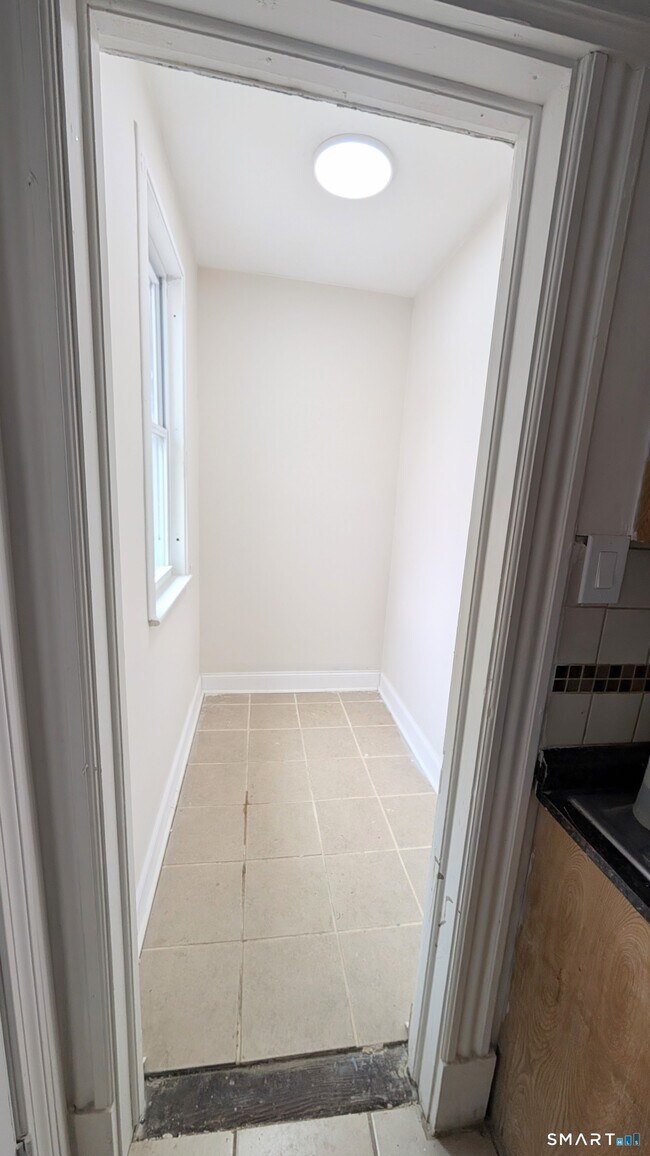 Building Photo - 15 June St