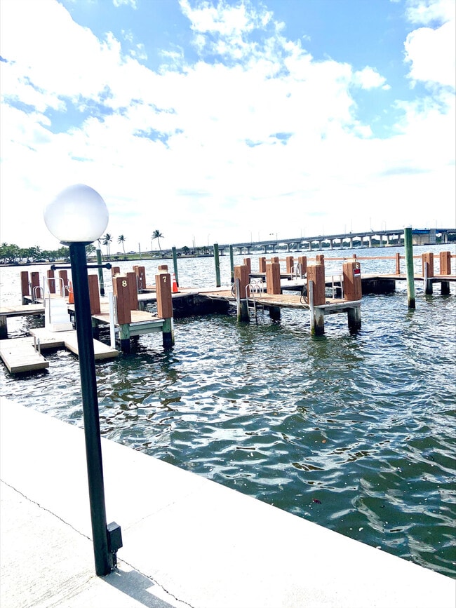 Building Photo - 2840 S Ocean Blvd