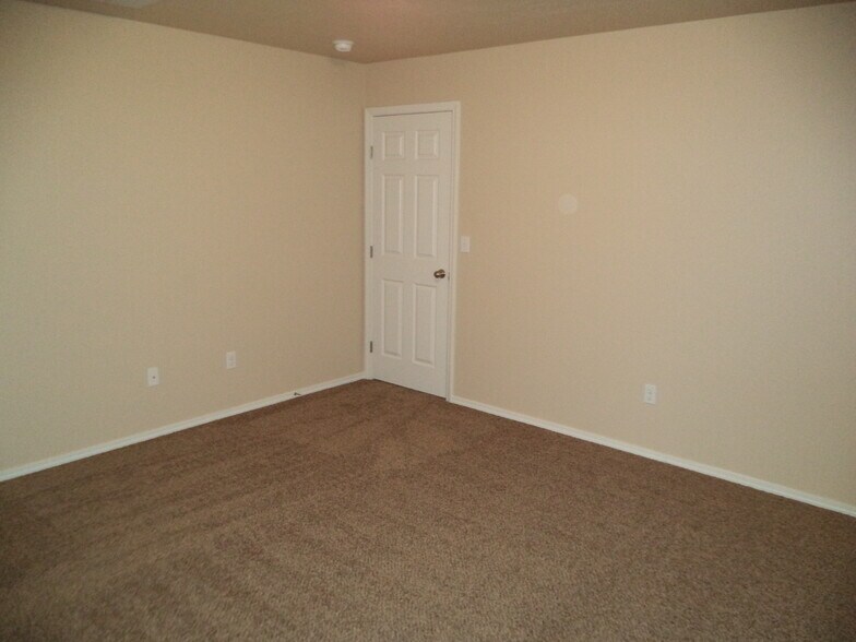 Building Photo - 10056 W Rustica St