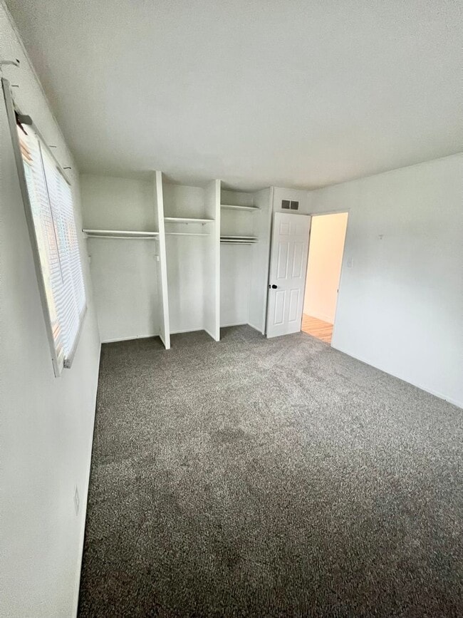 Building Photo - New Listing! 3 bedroom House!