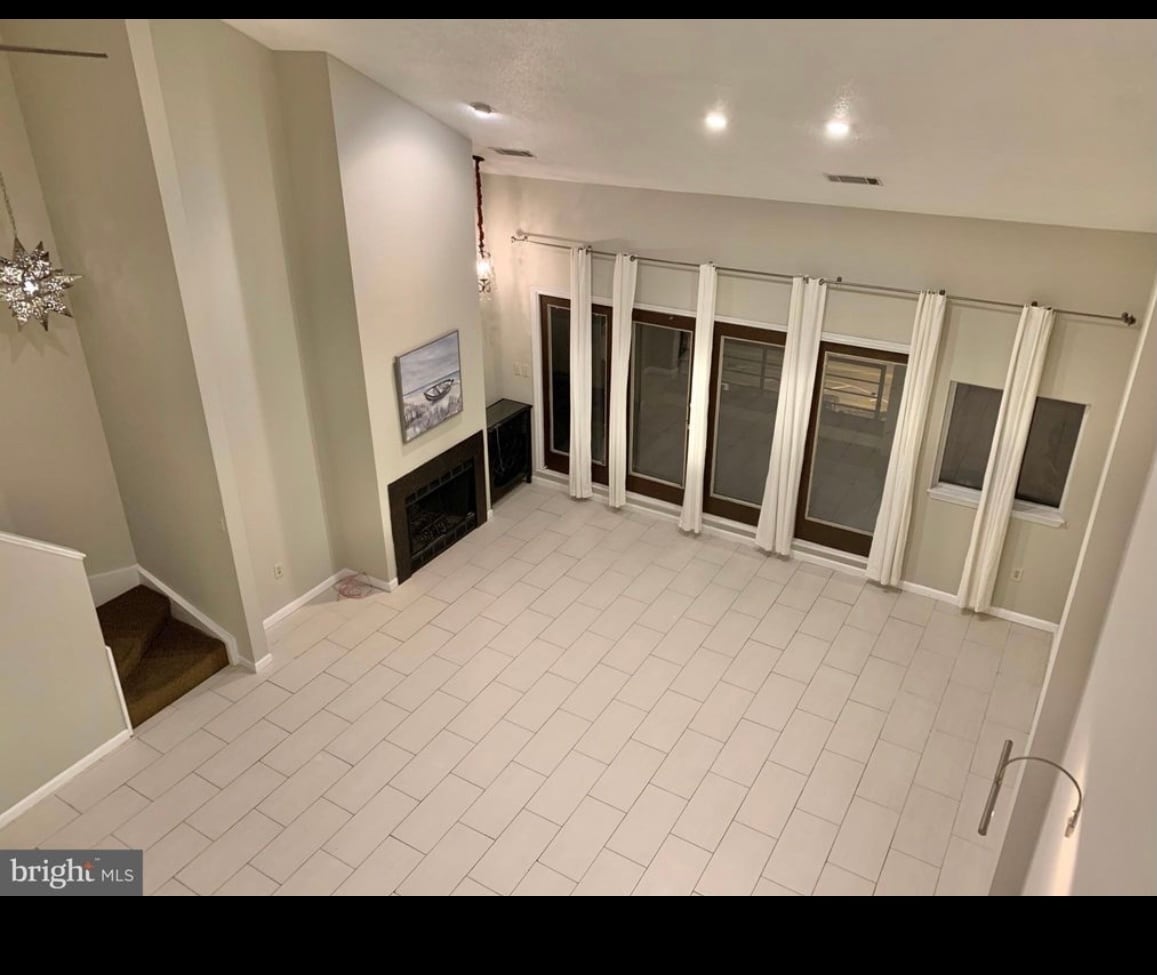 Building Photo - 1040 Deer Ridge Dr