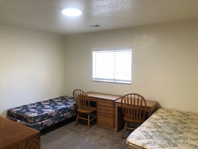 Building Photo - 72 880 N