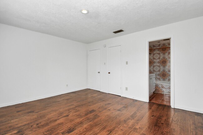 Building Photo - 10131 Kent Towne Ln