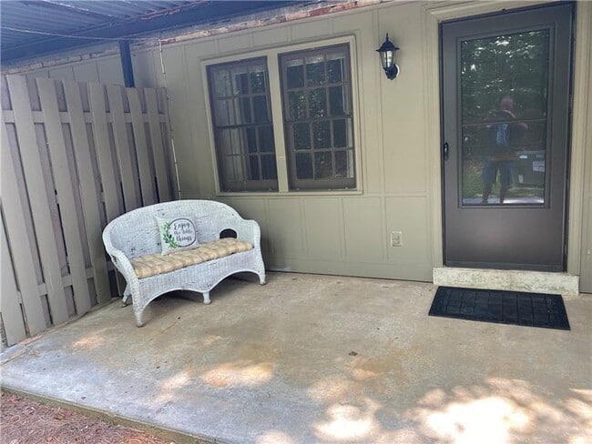 Building Photo - 3095 Colonial Way