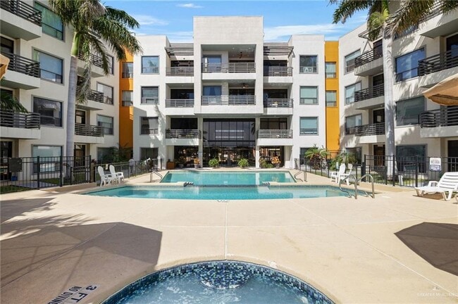 Building Photo - 26 Travis St