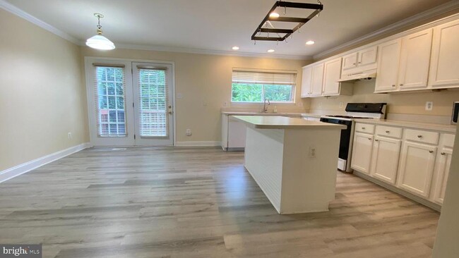 Building Photo - 8231 Ramseur Pl
