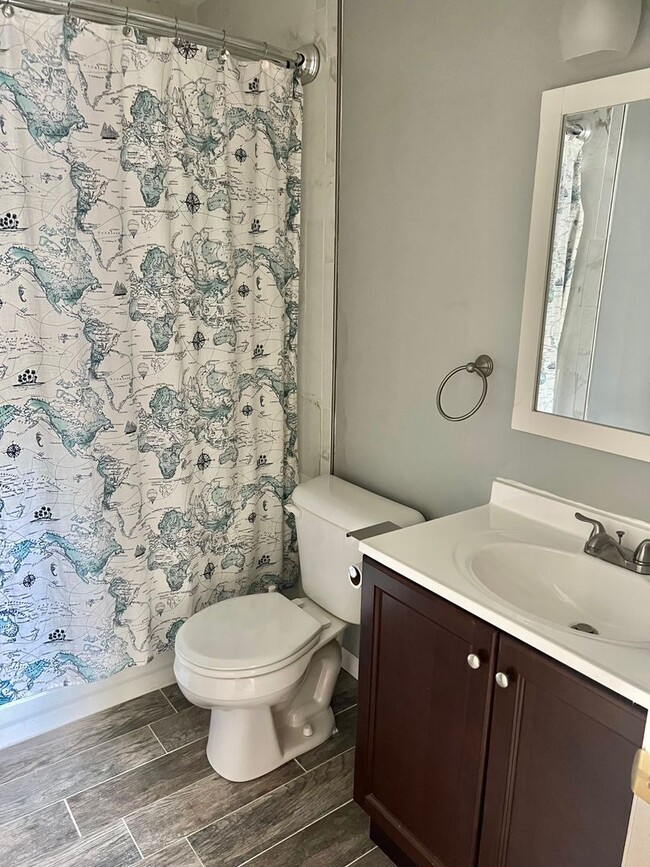 Building Photo - 3 Bedroom, 2.5 Bath Townhouse in Park Hampton