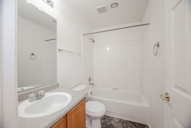 Building Photo - Charming 3-Bedroom, 2-Bath Home in the Heart of Mid-Town Fort Collins