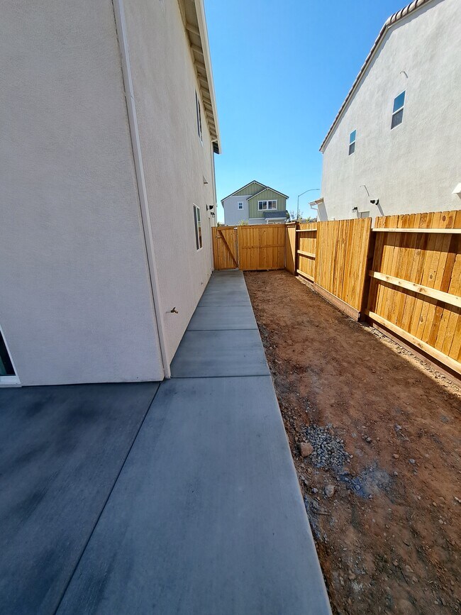 Building Photo - 5009 Star Dance Cir