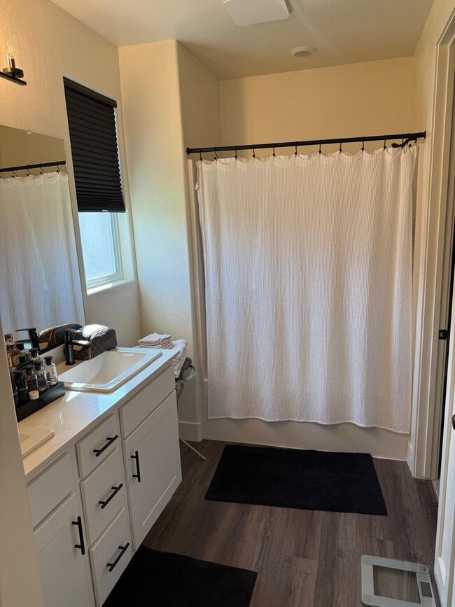 Building Photo - Don't miss the chance to view this stunning in Bakersfield - Flexible Leases available -  Coming ...