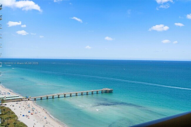 Primary Photo - 16275 Collins Ave
