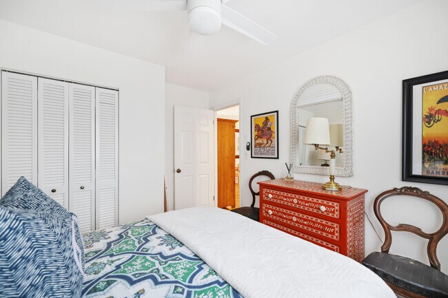 Building Photo - 325 Greymon Dr