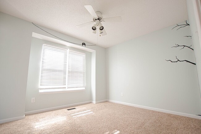Building Photo - Pet Friendly Four Bedroom with Basement!
