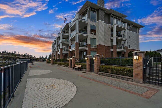 Building Photo - 355 W Waterside Dr